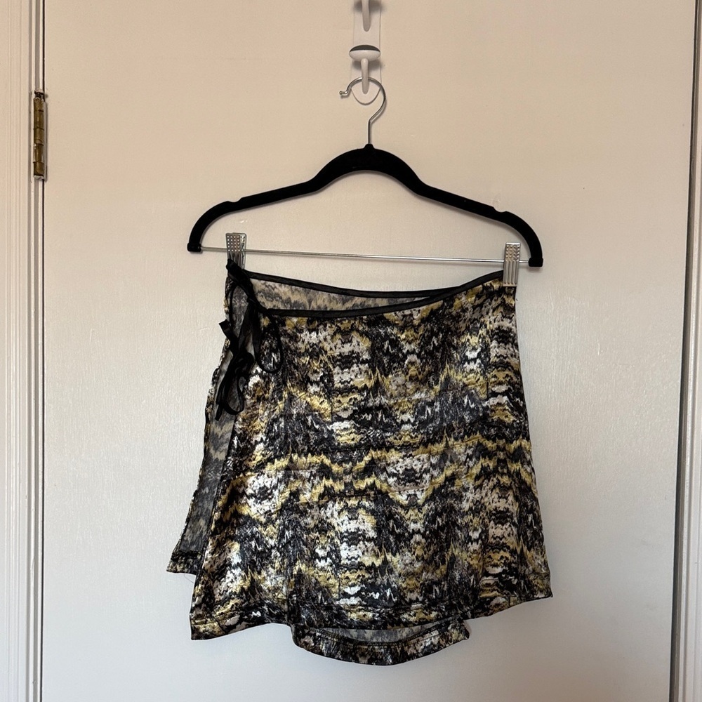 Urban outfitters- black and yellow tiger print Patterned wrap skirt - size m